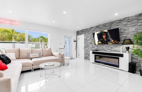 Lake Clarke Shores Villa | Villa d'Este Palm Beach