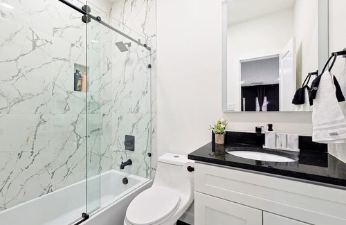Arlington House | Spacious Loft 4 min. to AT&T Stadium w/Ping-Pong