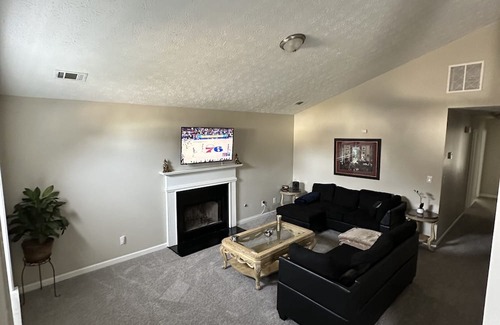Irondale House | Cozy charming 3-bedroom house with WiFi & AC in marvelous Jonesboro