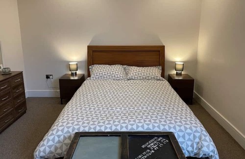 Horley Apartment | Home comfort close to Gatwick!