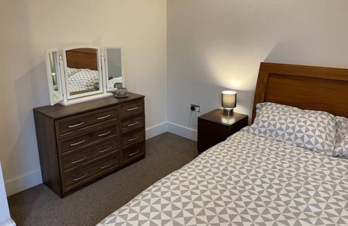Horley Apartment | Home comfort close to Gatwick!