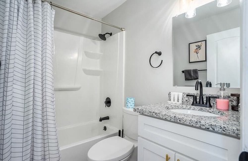 East Ocean View Apartment | OV Mosaic Oyster Suite