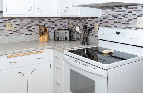 Shorewood House | Larkin Street Townhome and Gardens