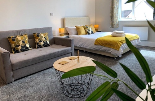 Doncaster Apartment | Cosy Studio Flat - Near Doncaster City Centre