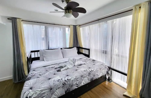 Bonifacio Global City Condo | Muggle Stay1.0 - 2BR in BGC 50mbps WIFI