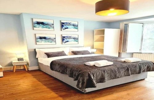 Mile End Apartment | Evo Mile- 2 Bedroom Flat, Sleeps Upto 3, 3 min walk to Mile End Station
