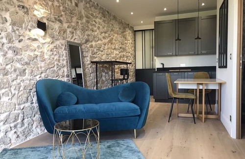 Antibes City Centre Apartment | Beautiful 2 bed in Old Antibes, close to beaches, restaurants, cafes and shops