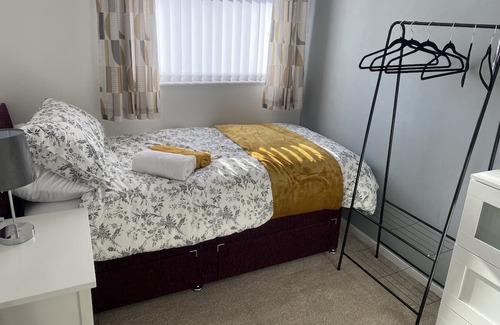 Thornaby On Tees House | Home from Home Howard’s House provides a comfy , clean home for your stay .