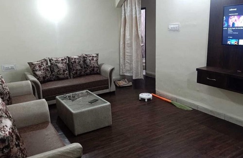 Indore Apartment | 1300 s.fit full independent flat at mid of city with all amenities