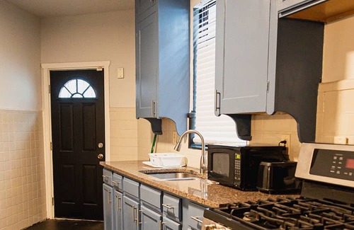 Detroit Cottage | Cozy Cottage Getaway