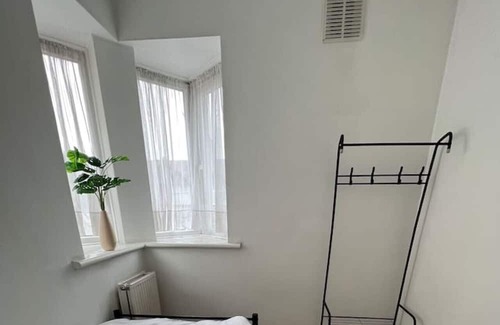 Lea Bridge House | Relaxing single room