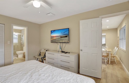 Harbor Village House | Pompano Beach House 15mins walk to beach.