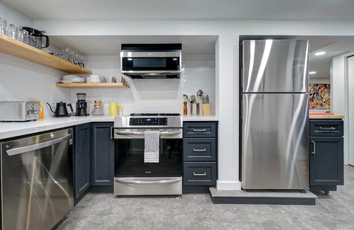 Loyal Heights Apartment | Escape Seattle's Rain - Ballard Contemporary Flat w/Hot Sauna & EV Charger
