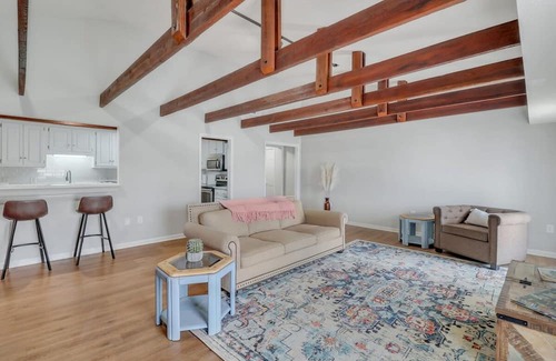Statesboro Apartment | Eagle Creek Loft - Close to Shops Food GSU