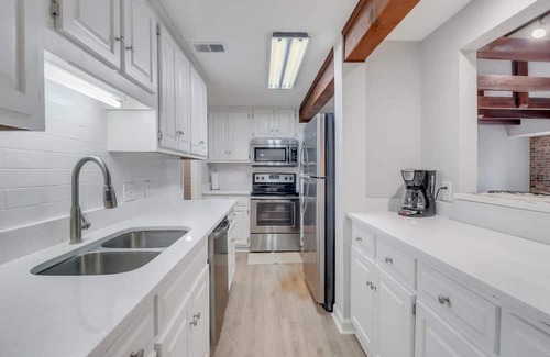 Statesboro Apartment | Eagle Creek Loft - Close to Shops Food GSU