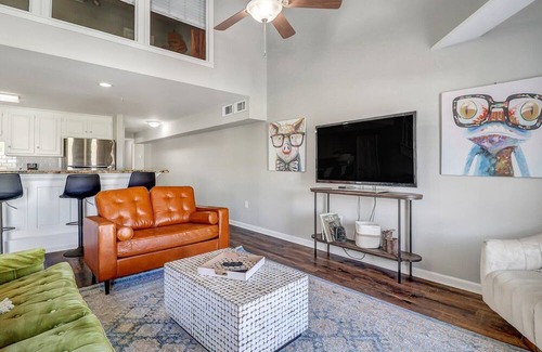 Statesboro Apartment | Eagle s Landing Loft-downtown Above Bull Barrel
