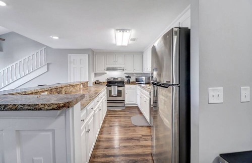 Statesboro Apartment | Eagle s Landing Loft-downtown Above Bull Barrel