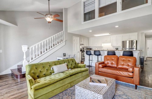 Statesboro Apartment | Eagle s Landing Loft-downtown Above Bull Barrel