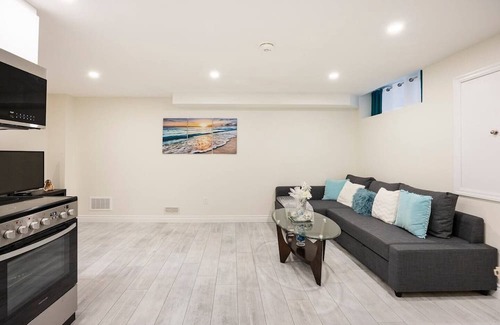 Newmarket House | New Private & Clean Suite in Newmarket, ON