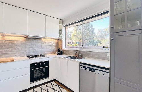 Kaleen House | Stylish, Comfy Family Home & Pet Friendly with Large Garden