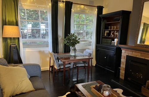Cremorne Apartment | Peaceful ground floor oasis | Minutes to fabulous harbor bays & views