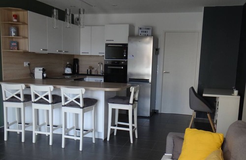 Pres d'Arenes Apartment | Appartement Récent Entre Centre-ville et Plages