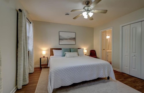 Drayton House | Comfortable home, workspace, close to downtown, schools, and hospitals