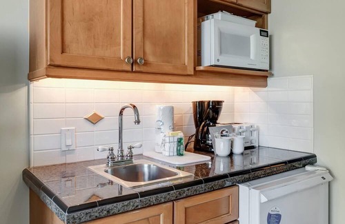Sandestin Condo | 5th Floor Charm: Recently Renovated Studio with Double Queen Beds, Kitchenette, and Modern Comfort at Sandestin Golf and Beach Resort!