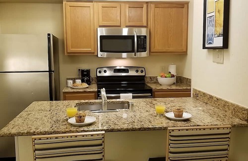 White Station House | 2 Spacious Units! w/ Kitchen, Parking, Pets Allowed, Close to Memphis Zoo!