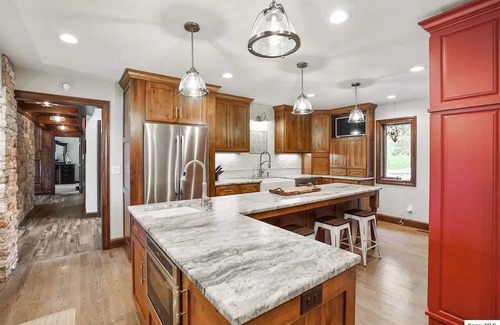 Howard House | Comfortable Lakefront Home with beautiful dock on Apple Valley Lake, Ohio.