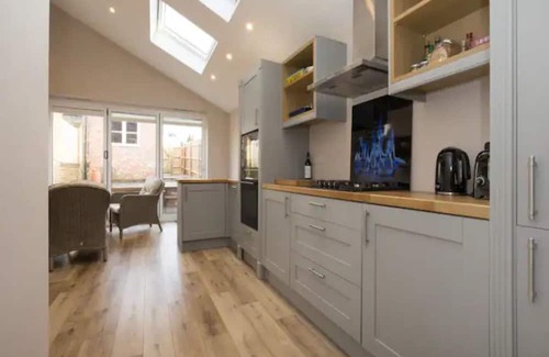 Stony Stratford House | Pass the Keys | Bright PetFriendly Terrace home in Stony Stratford