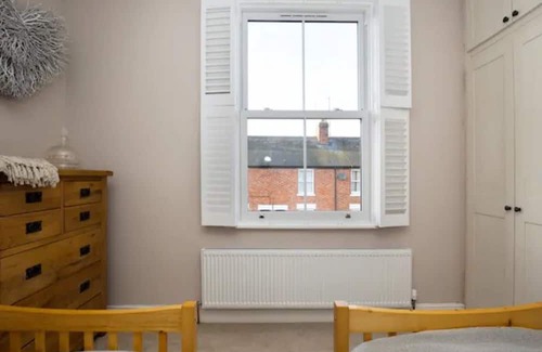 Stony Stratford House | Pass the Keys | Bright PetFriendly Terrace home in Stony Stratford