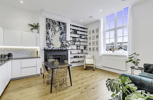 Southfield Apartment | Vibrant 2-Bed Flat: Acton's Best Stay!