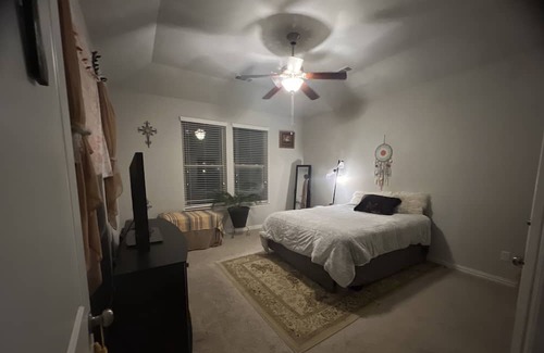 Spring Hill House | Professional Short Term Rental! Close to everything in Spring Hill! Pet Friendly