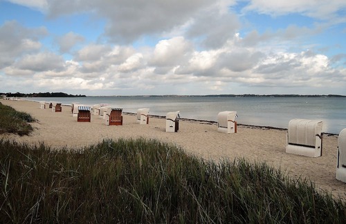Drei Apartment | Ruhige Ferienwohnung Direkt - 1 min - am Schönen Flachen Sandstrand