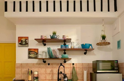 Barceloneta House | Cozy Tiburon: Private Apartment with Working Space in Barceloneta