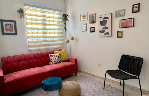 Barceloneta House | Cozy Tiburon: Private Apartment with Working Space in Barceloneta