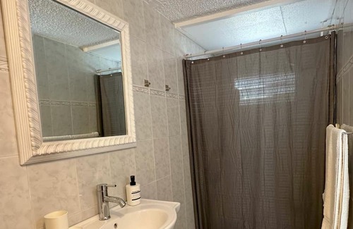 Barceloneta House | Cozy Tiburon: Private Apartment with Working Space in Barceloneta
