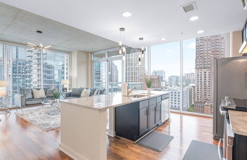 Midtown Apartment | Skyline Views! Modern Luxe 2BR 2BA Free Parking