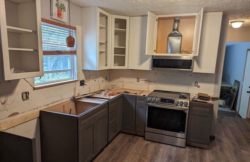 Highland Square House | WestHill/Highland Square Retreat 0.5 miles to Towpath Trail & Northside District