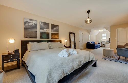 Stockbridge House | Serene Rural Setting with Creekside Deck - 30 minutes from Airport