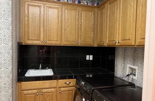 Modesto House | Luxury, modern and cozy home in a friendly neighborhood, close to everywhere!