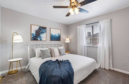 Farmington House | Large Serene Farmington Retreat, Close to Lagoon, SLC, Park City & 8 Ski Resorts