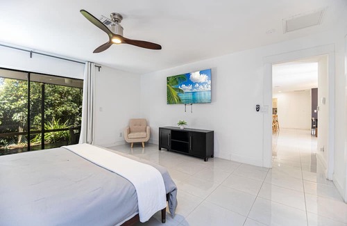 Palm River Estates House | Gorgeous Naples home with open-concept layout, sunroom, enclosed pool, & AC