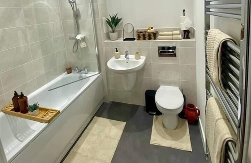 West Thurrock Apartment | Stunning 1-Bed Apartment in Grays & free parking