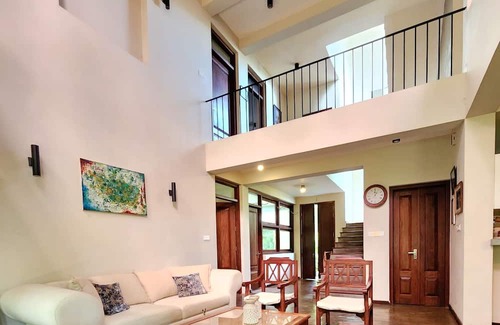 Kaduwela Bed & Breakfast | Spacious luxury room-Beautiful views