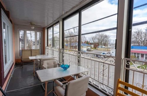 Mauricie House | 304 Spacious Family Room