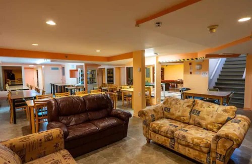 Mauricie House | 304 Spacious Family Room