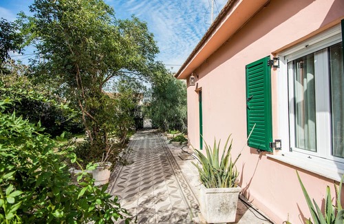 Lakithra House | Stylish house with huge garden,sea view, max 10 min drive from 10 beaches & town
