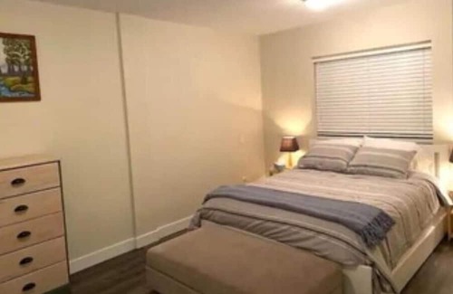 Halfmoon Bay House | A beautiful summer 1 brm cottage located in Halfmoon Bay Resort fully furnished.